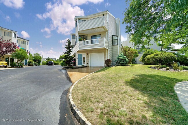 Building Photo - 2 Newport Ct