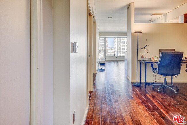 Foto del edificio - 1155 S Grand Ave