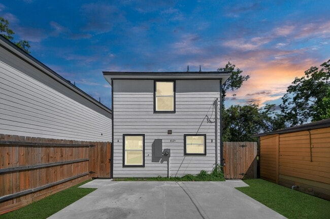 Building Photo - 8125 Laura Koppe Rd