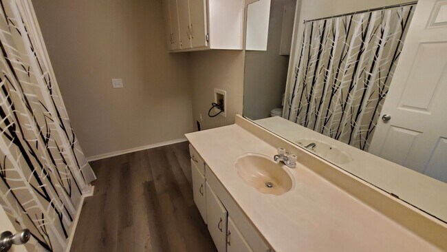 Building Photo - 4123 S Washington St