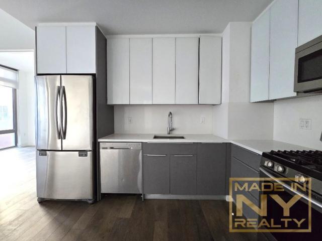 Foto principal - 3 bedroom in LONG ISLAND CITY NY 11101