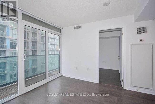 Building Photo - 36 Lisgar St