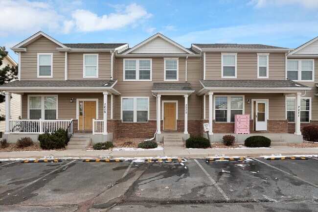 Foto del edificio - Updated 2-Bed Townhome Just Minutes from F...
