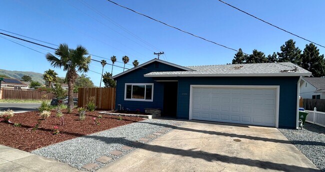 Building Photo - Completely Updated Irvington House!