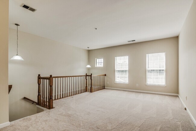 Living room - 43028 Old Gallivan Ter