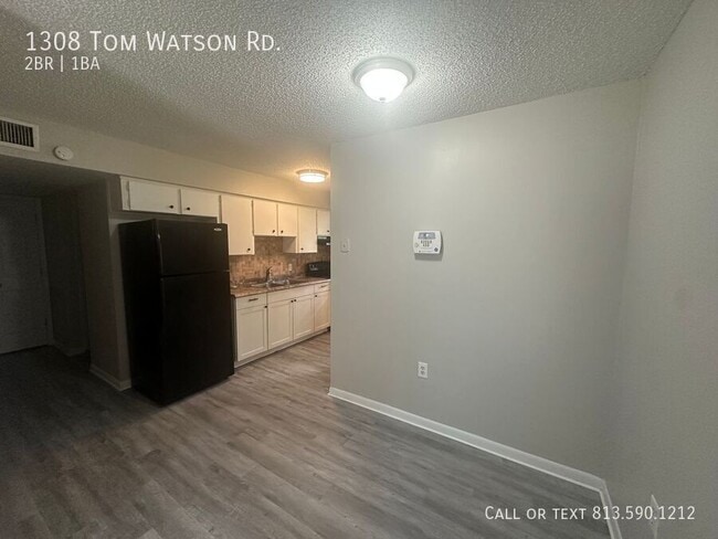 Foto del edificio - 1308 Tom Watson Rd