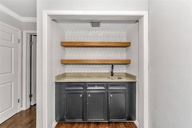 Foto del edificio - 7906 Royal Ln