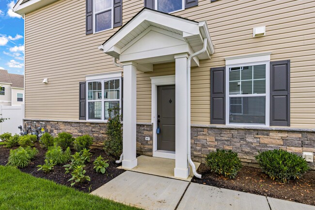 Building Photo - 27 Coburgh Dr