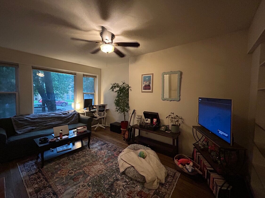 Primary Photo - 2554 W Eastwood Ave