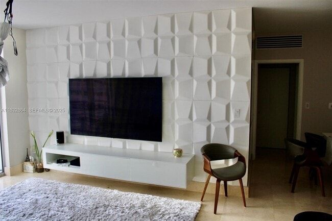 Building Photo - 325 S Biscayne Blvd