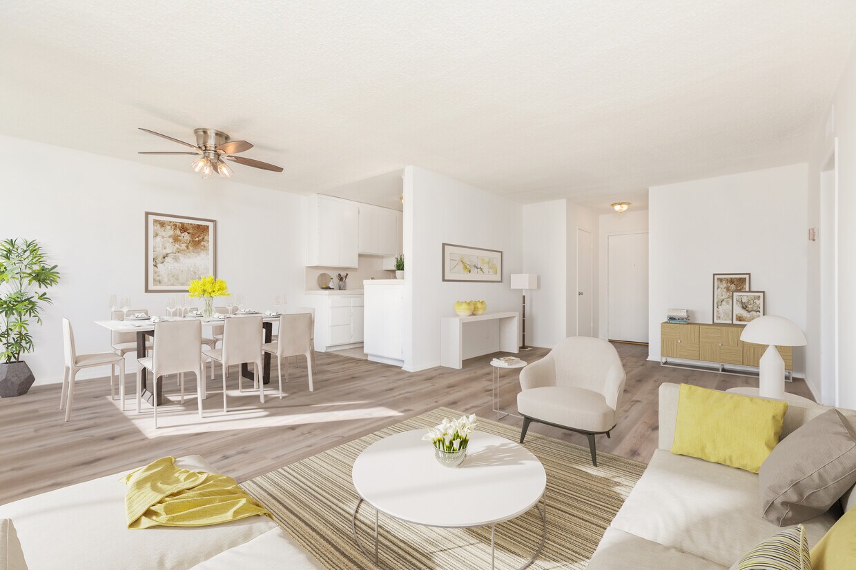 Living / Dining Area - 650 Westbourne Dr