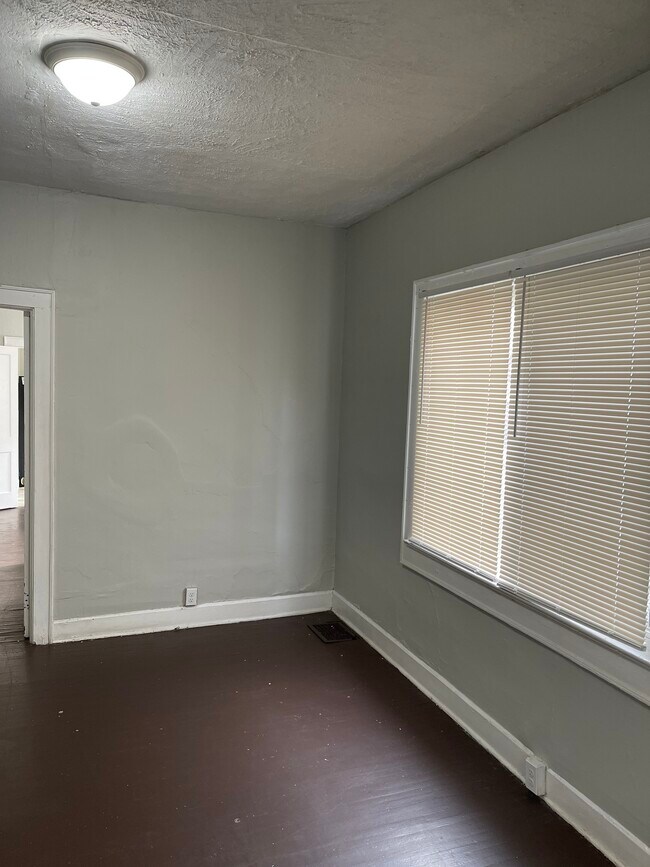 2403 1/2 N Kenwood Ave, Indianapolis, IN 46208 House Rental in