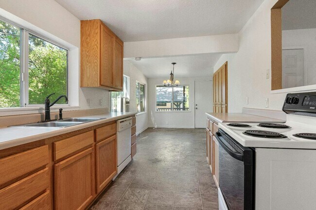 Foto del edificio - 5561 Thompson Hill Rd