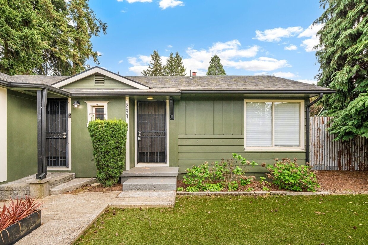 Primary Photo - MF 26 - Burnside Duplex