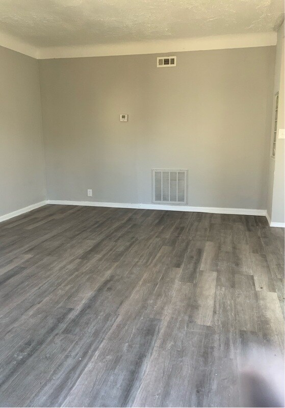 Foto del edificio - 3449 E 71st St