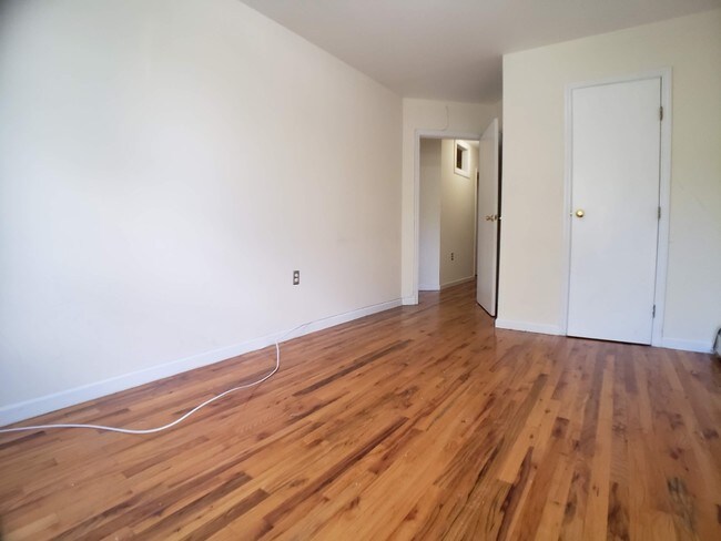 Building Photo - 2 Bedroom Apt/Gun Hill Road