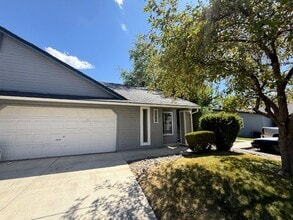Building Photo - 1295 Alicia Cir