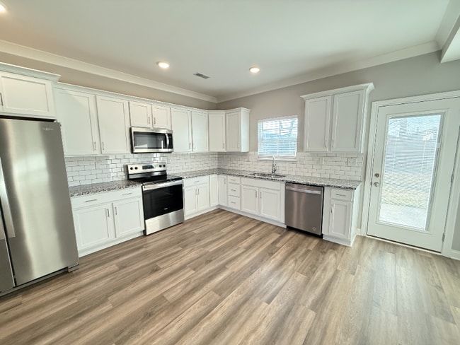 Building Photo - 3920 Dunbar Ave