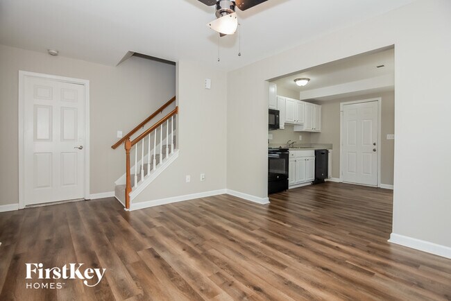 Building Photo - 3021 Seymour Dr