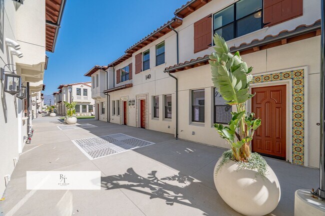 Foto del edificio - Whitmore Villas 190