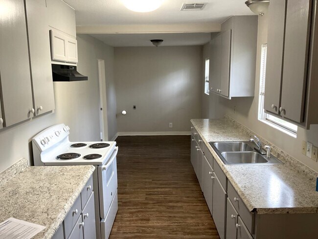 Foto del edificio - 7249 Rhobell St