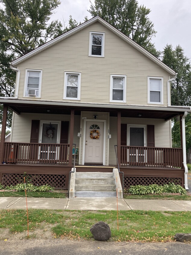 Front of house, Apartment 1st floor Right - 57 Worcester St