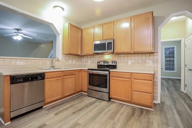 Building Photo - 7808 Green Mill Dr