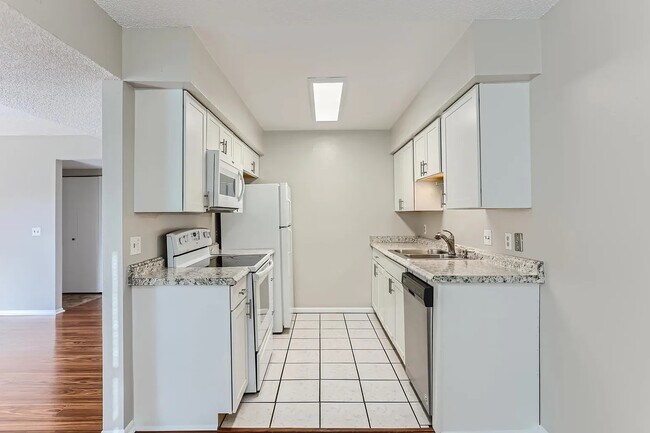 Foto del edificio - 7395 E Eastman Ave