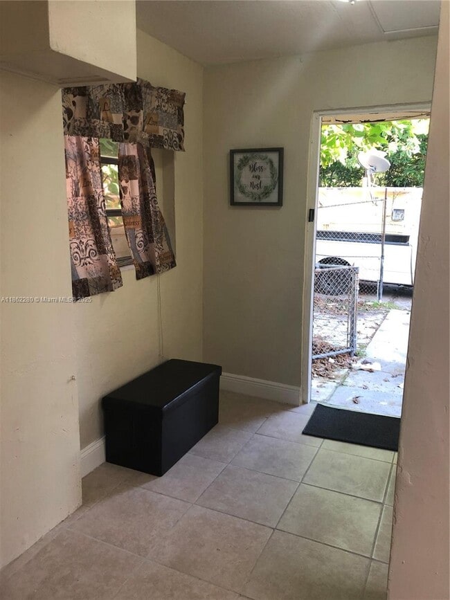 Foto del edificio - 1726 NW 19th St