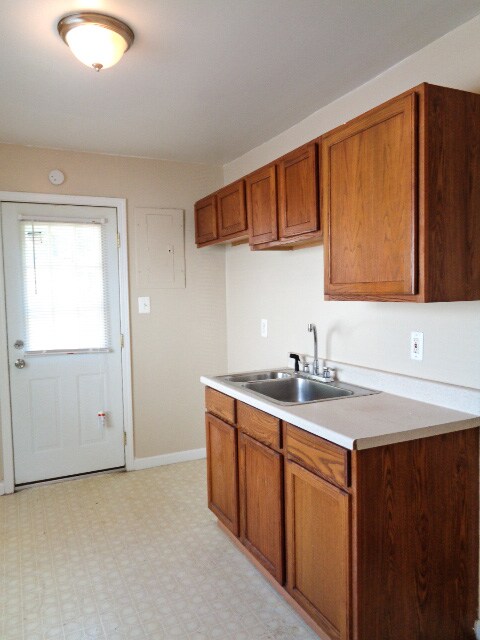 Foto del edificio - 8501 Westminster Ave
