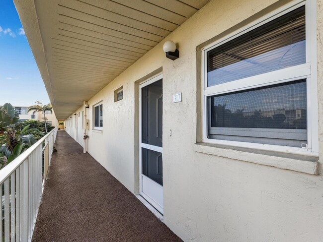 Foto del edificio - 2615 NE 3rd Ct