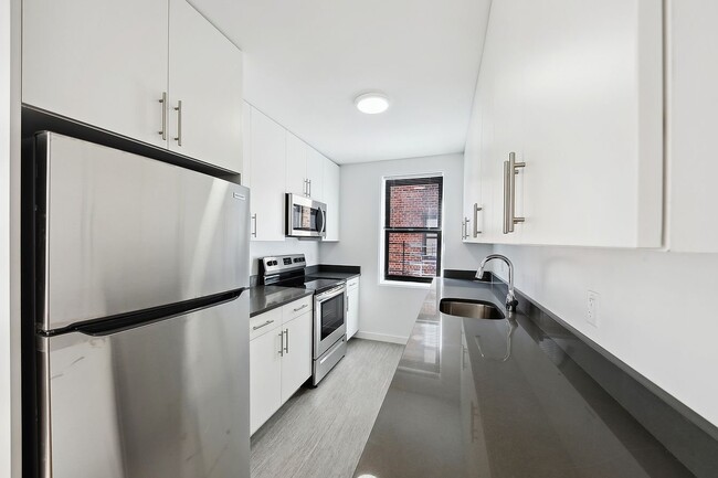 Building Photo - 2400 Webb Ave