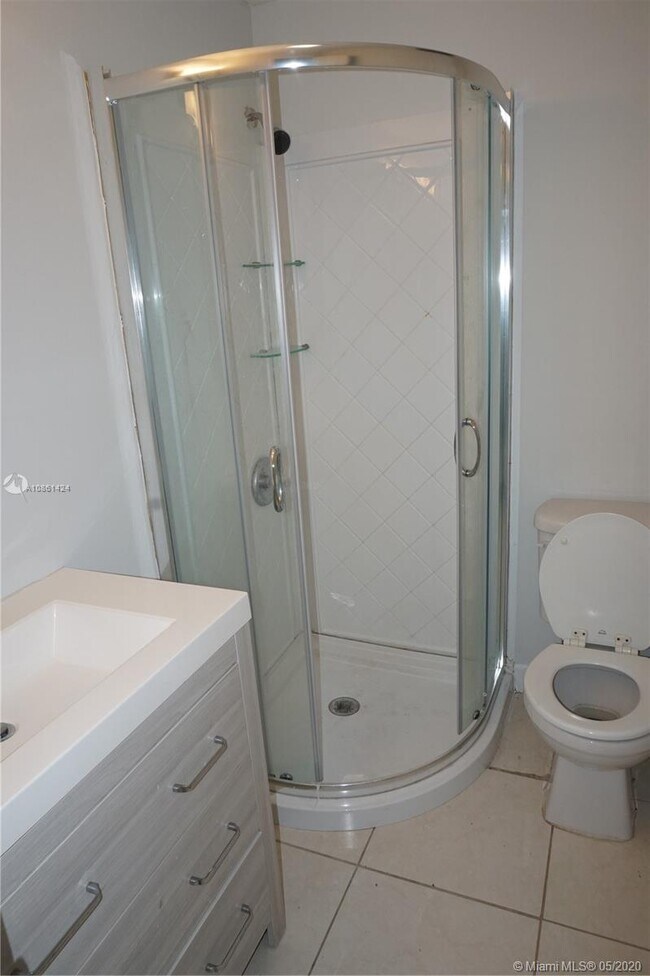 Building Photo - 2700 SW 33rd Ct