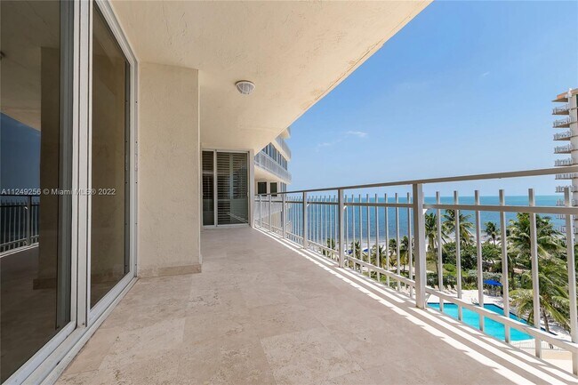 Foto del edificio - 600 Grapetree Dr