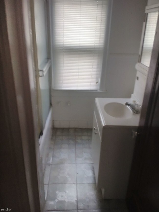 Building Photo - 2 br, 1 bath House - 13030 Corbett St
