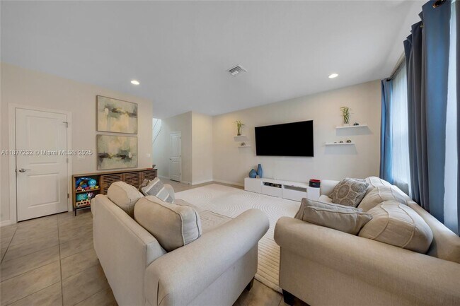 Building Photo - 932 Banyan Dr