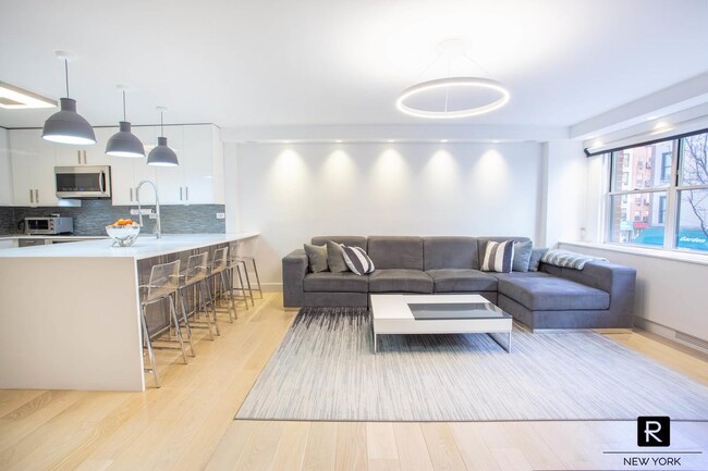 Building Photo - 300 East 71st Street