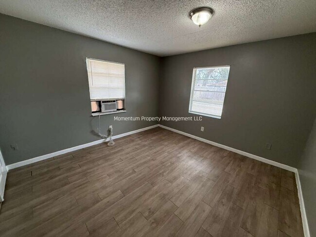 Foto del edificio - 8218 N Elmer St