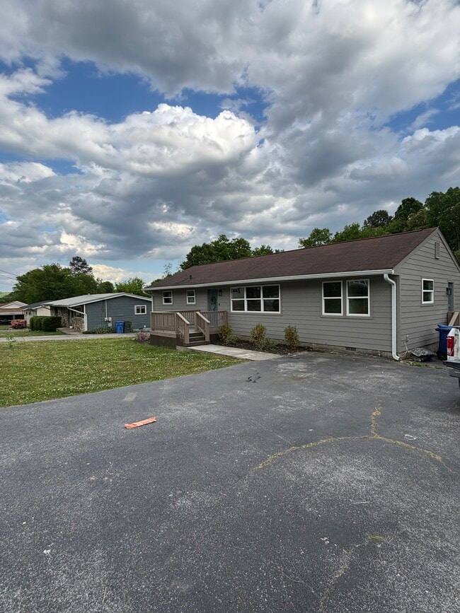 Building Photo - 1438 Ely Rd