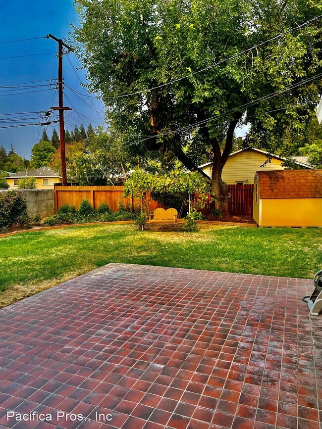 Building Photo - 3 br, 2 bath House - 1900 Flowers St.