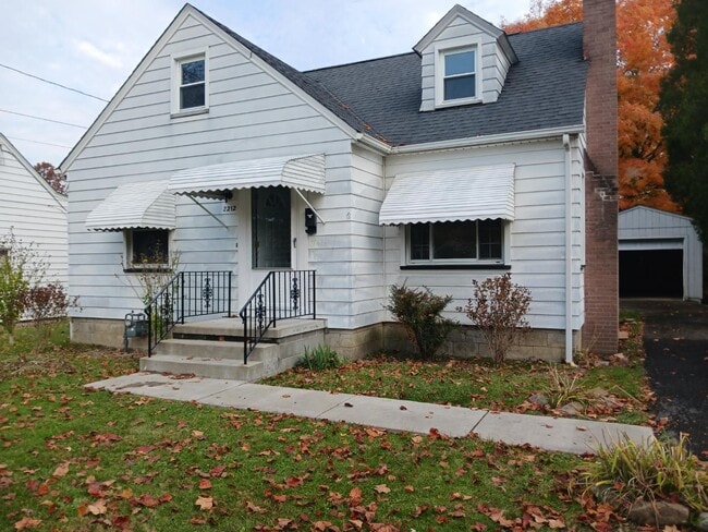 Building Photo - 2212 Kirk Rd