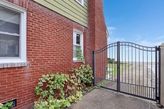 Building Photo - 911 Chesapeake Ave