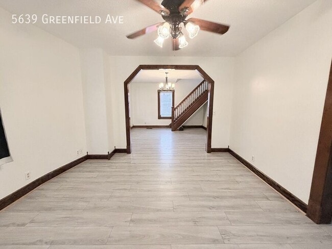 Foto del edificio - 5639 Greenfield Ave