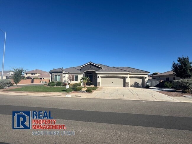 Foto del edificio - 4 Bedroom in near Crimson Cliffs