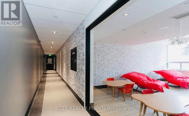 Photo du bâtiment - 666 Spadina Ave.