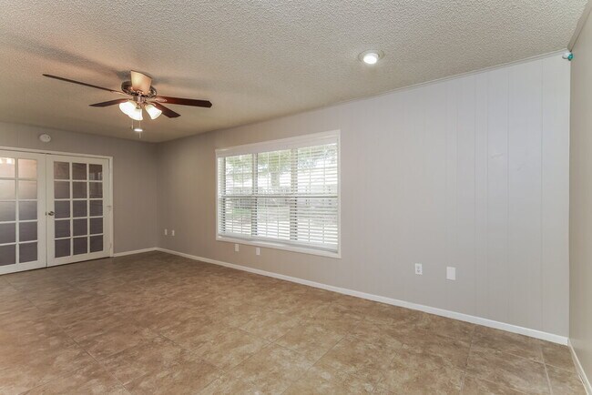Foto del edificio - 403 Blueberry Dr