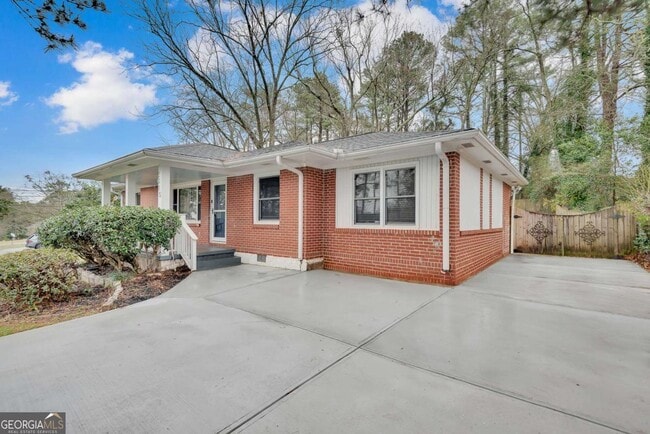 Building Photo - 2015 E Camellia Dr