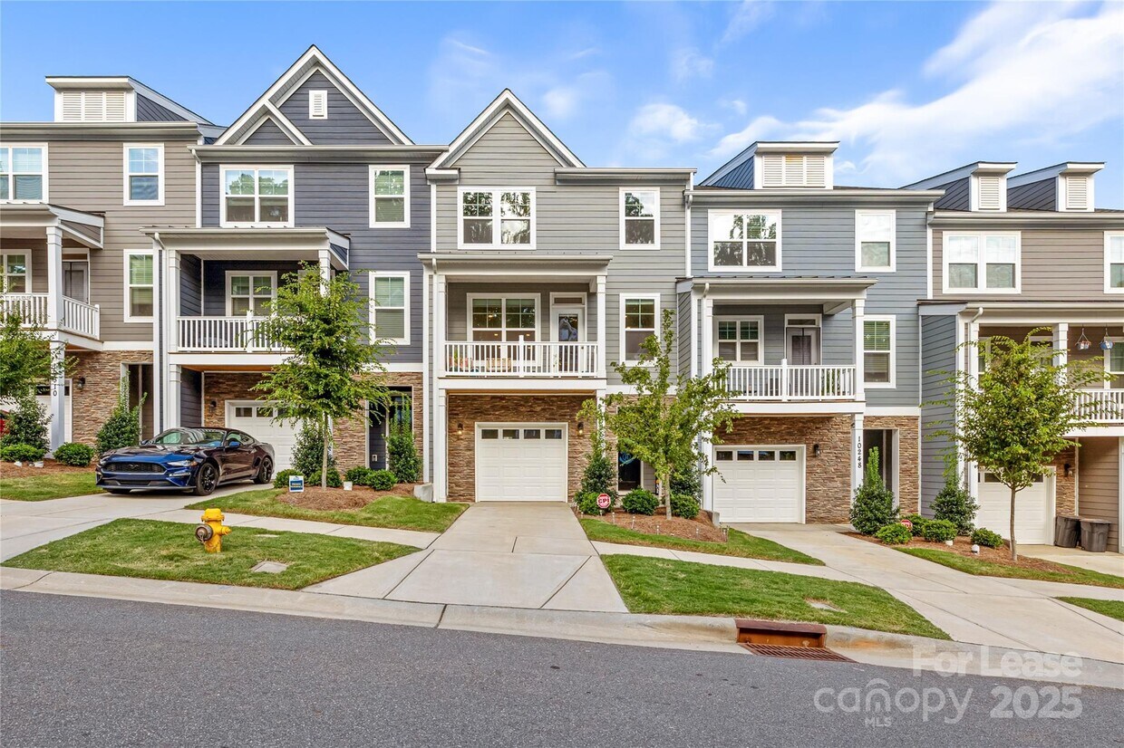 Primary Photo - 10252 Glenmere Crk Cir