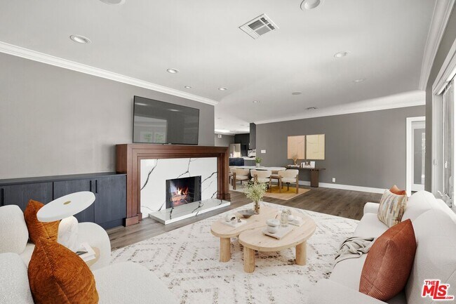 Building Photo - 2011 Stearns Dr