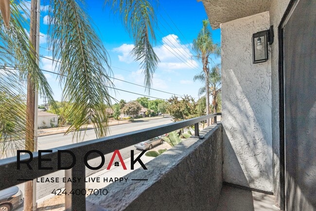 Foto del edificio - 11817 Victory Blvd